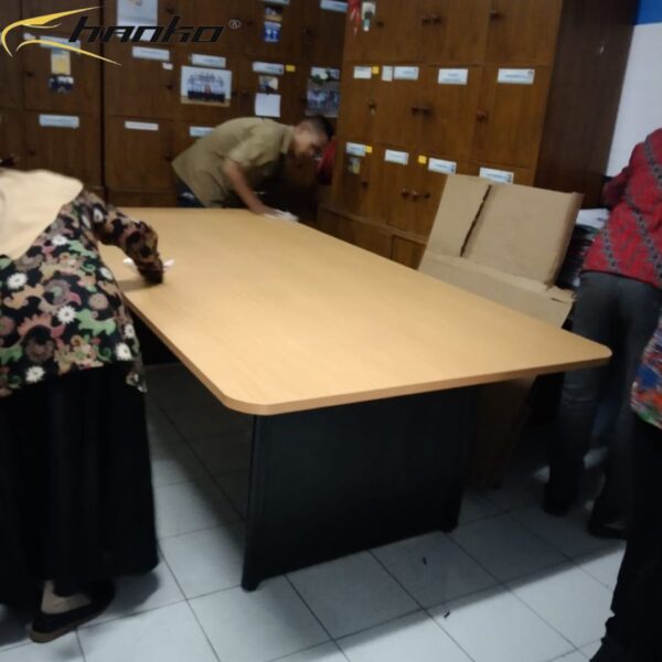 Meja meeting kantor AURA TYPE AMD 240